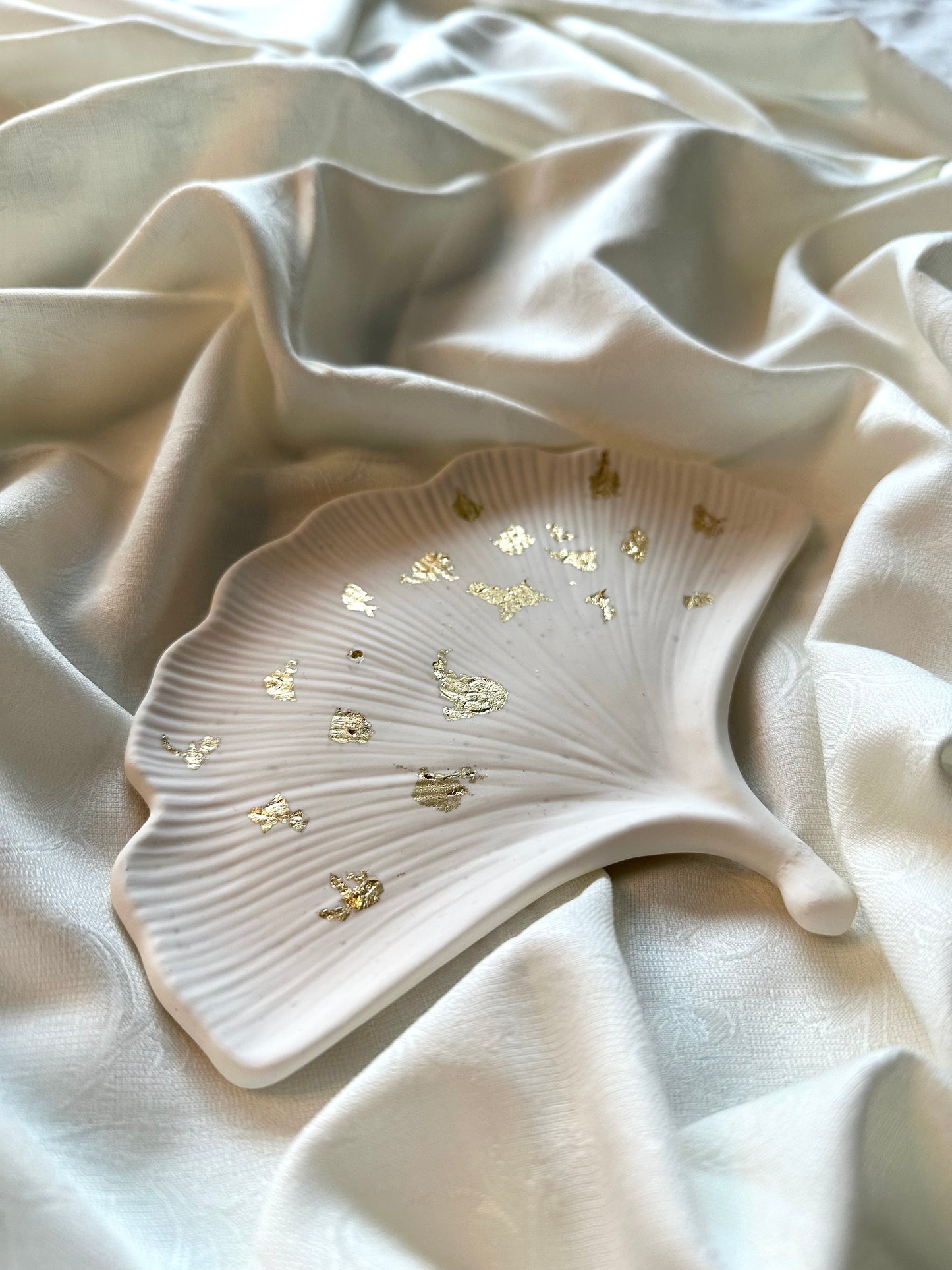 The Leaf Tray Beige With Gold Details