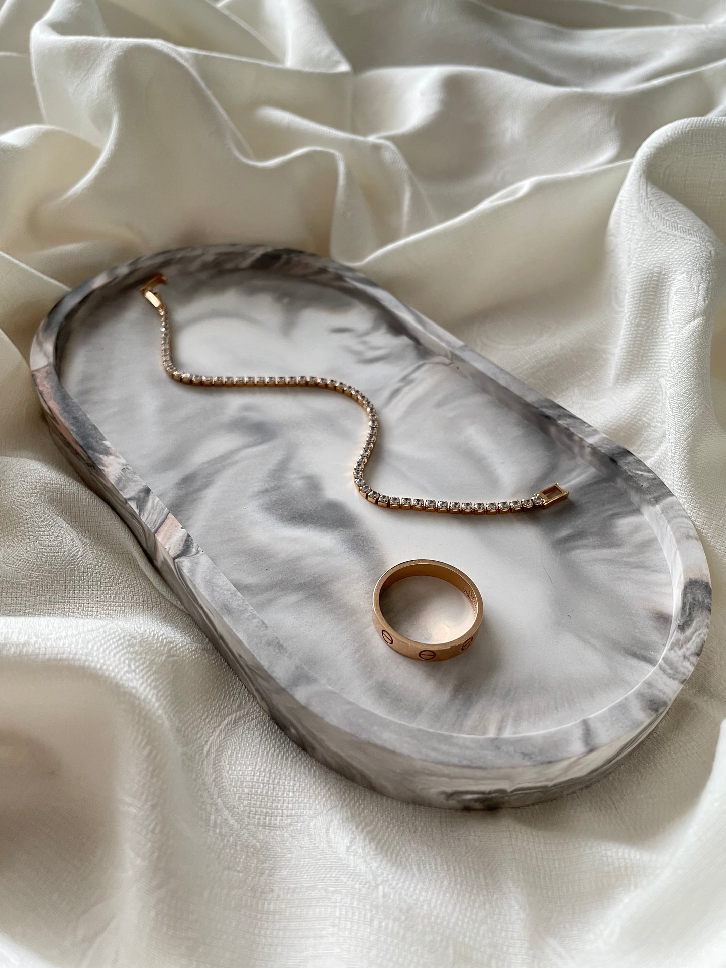 The Classic Tray (marble look)